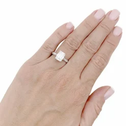 Bague taille émeraude, or blanc.
