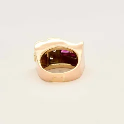 Bague Tank en or de trois couleurs, rubis de synthèse et diamants