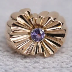 Bague tank godronnée saphir violet