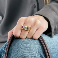 Bague Tank or jaune, platine, diamants et rubis