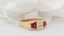 Bague Tank or jaune, rubis et diamant