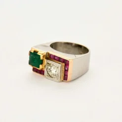Bague Tank platine et or jaune, émeraude, rubis et diamants