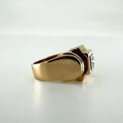 Bague tank rubis calibre et diamant en or jaune