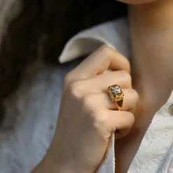 Bague Tank vintage en or jaune 18K et platine avec diamants taille rose – Vers 1940 – Taille 55