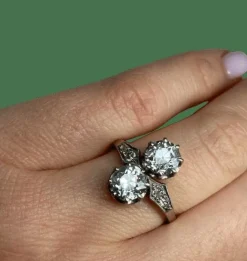 Bague Toi & Moi en or, platine et diamants