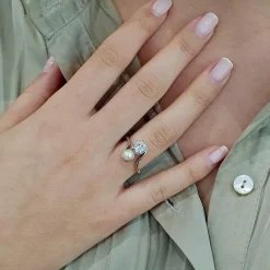 Bague Toi & Moi or blanc, platine diamant perle