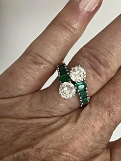 Bague Toi & Moi Or Gris Emeraudes Diamants