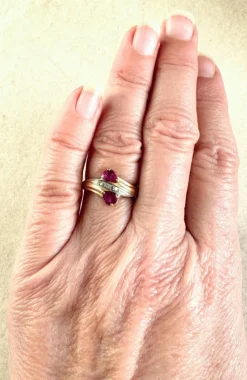 Bague Toi & Moi or jaune, rubis taille poire