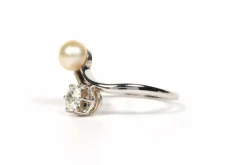 Bague Toi et Moi 1970 or blanc, perle et diamant