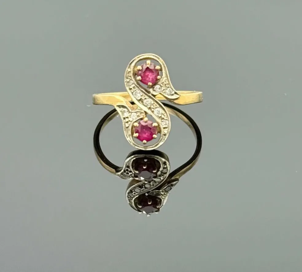 Bague toi et moi ancienne en or jaune 18K sertie de rubis et diamant