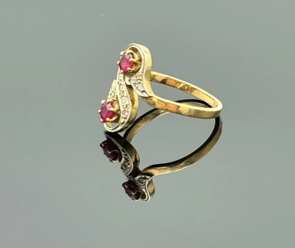Bague toi et moi ancienne en or jaune 18K sertie de rubis et diamant
