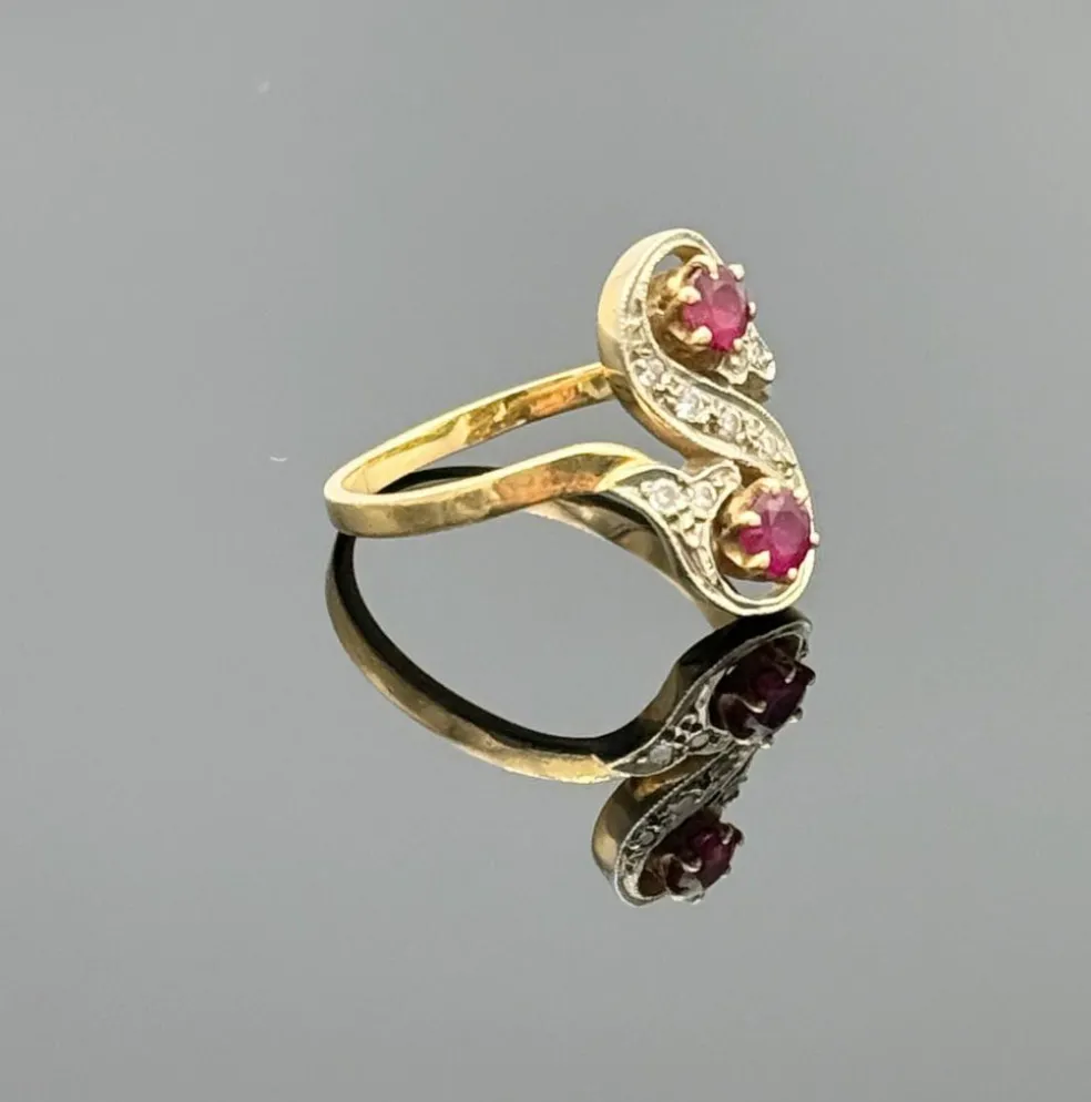 Bague toi et moi ancienne en or jaune 18K sertie de rubis et diamant