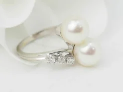 Bague Toi et Moi en or blanc, perles de culture et diamants