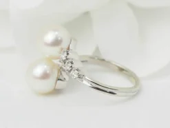 Bague Toi et Moi en or blanc, perles de culture et diamants