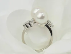 Bague Toi et Moi en or blanc, perles de culture et diamants