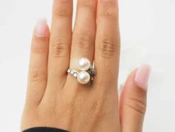 Bague Toi et Moi en or blanc, perles de culture et diamants