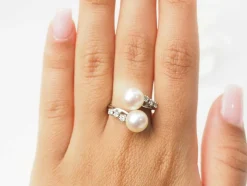 Bague Toi et Moi en or blanc, perles de culture et diamants