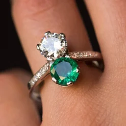 Bague toi et moi émeraude et diamants
