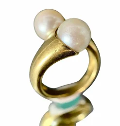 Bague "Toi et Moi" or jaune montées de deux perles