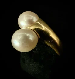 Bague "Toi et Moi" or jaune montées de deux perles