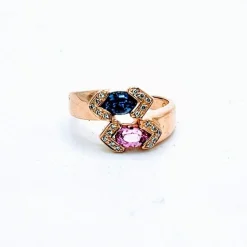 Bague Toi et Moi Or jaune Saphirs bleu et rose épaulés de Diamants