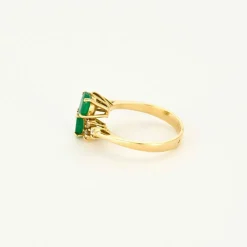 Bague toi et moi, or jaune et émeraudes, épaulées de diamants