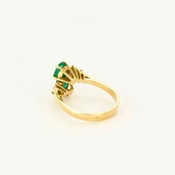 Bague toi et moi, or jaune et émeraudes, épaulées de diamants