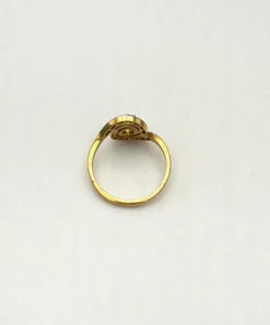 Bague tourbillon ancienne en or avec diamant