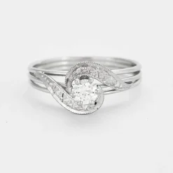 Bague "Tourbillon" en or gris et diamant