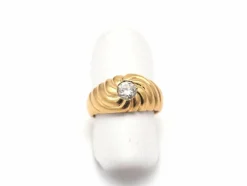 Bague tourbillon godronné en or jaune 750 mil