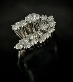 Bague tourbillon or blanc diamants