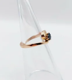 Bague tourbillon or jaune ornée d'un saphir (circa 1920)