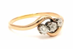 Bague trilogie Art Nouveau en argent et or 18 carats sertie de diamants old-cut