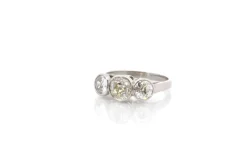Bague trilogie platine et diamants