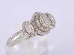 Bague trinité en or blanc avec diamants