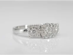 Bague trinité en or blanc avec diamants