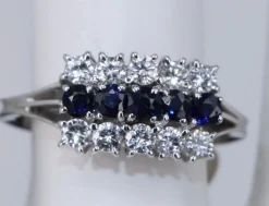 Bague Triple Diamant et Saphir en or blanc