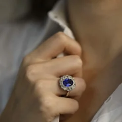 Bague vers 1930 en Or gris 18k et platine avec verneuil et diamants. taille 55.