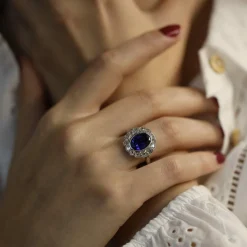 Bague vers 1930 en Or gris 18k et platine avec verneuil et diamants. taille 55.