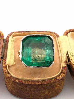 Bague victorienne des années 1800 en argent et or jaune 12 carats avec émeraude naturelle colombienne