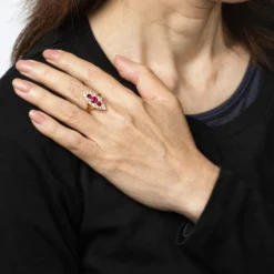 Bague victorienne en or jaune, diamant et rubis de Birmanie