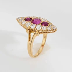 Bague victorienne en or jaune, diamant et rubis de Birmanie