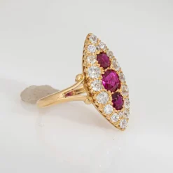 Bague victorienne en or jaune, diamant et rubis de Birmanie