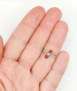 Bague victorienne or rose, diamants, pierres rouges (circa 1880)