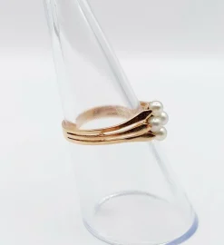 Bague victorienne or rose 18k ornée de perles formant une fleur dans une monture finement travaillée (circa 1900)