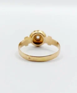Bague victorienne or rose ornée d'un diamant en serti étoilé entouré de perles