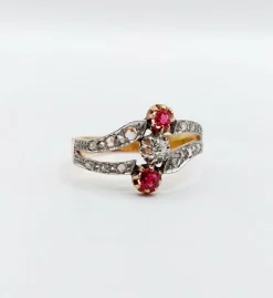 Bague victorienne or rose, diamants, pierres rouges (circa 1880)