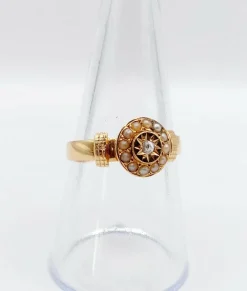 Bague victorienne or rose ornée d'un diamant en serti étoilé entouré de perles