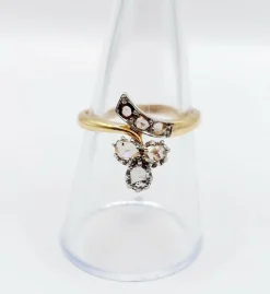 Bague victorienne or, trèfle et diamant taille roses (circa 1880)