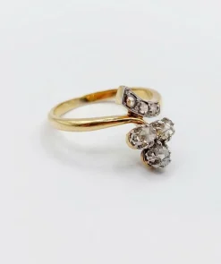 Bague victorienne or, trèfle et diamant taille roses (circa 1880)